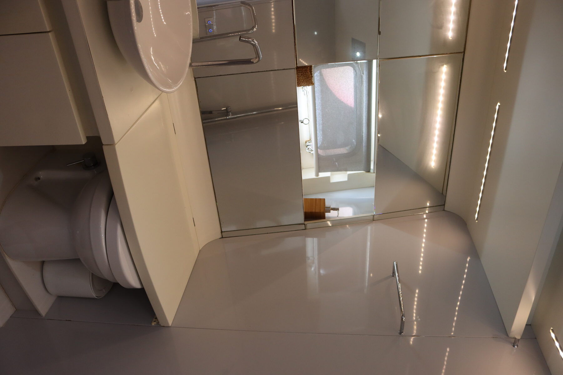 VIP en-suite head with separate glass shower